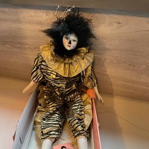 Kingstate Animated Musical porcelain “Cats” Cat Doll